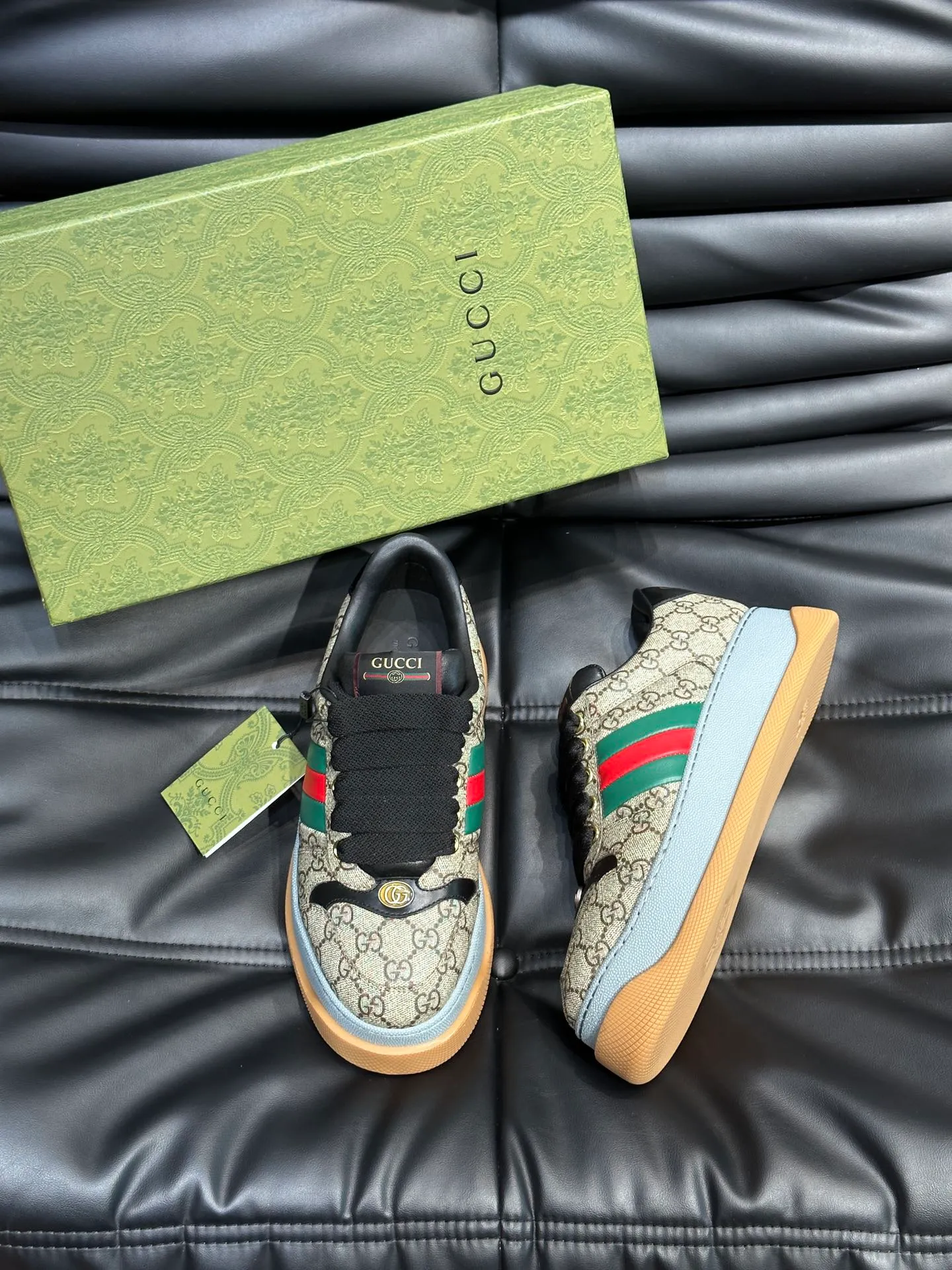 Men's men's shoes 💰p500 "GUCC*" Screener series 👫 Couple style GG thick-soled sneakers, the Screener series is inspired by the classic sneakers of the 1970s, cleverly incorporating the retro Gucci logo, two-color waterproof platform soles, and 5CM thick soles to enhance the aura, conveying the new design concept that a single product should be permanently accompanied by the passage of time, creating a retro distressed effect, decorated with metallic double G oval enamel details! High-quality, versatile classic items, highly recommended. Size female 35-39, male 38-44